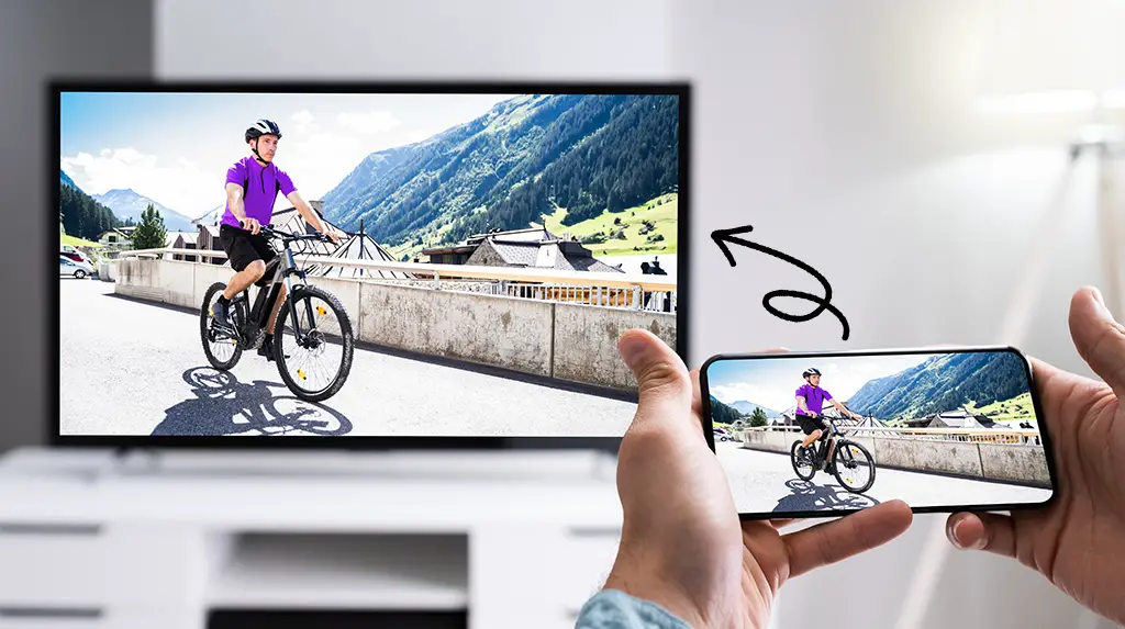 What are the steps to mirror a phone onto a smart TV?