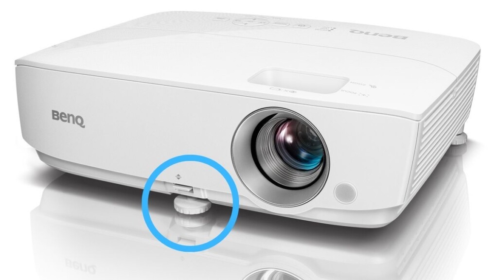 How to Adjust the Projector Image - Using the Projector’s Feet